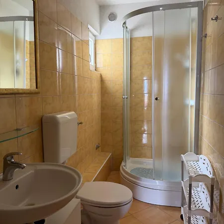 Loncar Apartman *